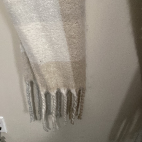 Scarf - Picture 2 of 3